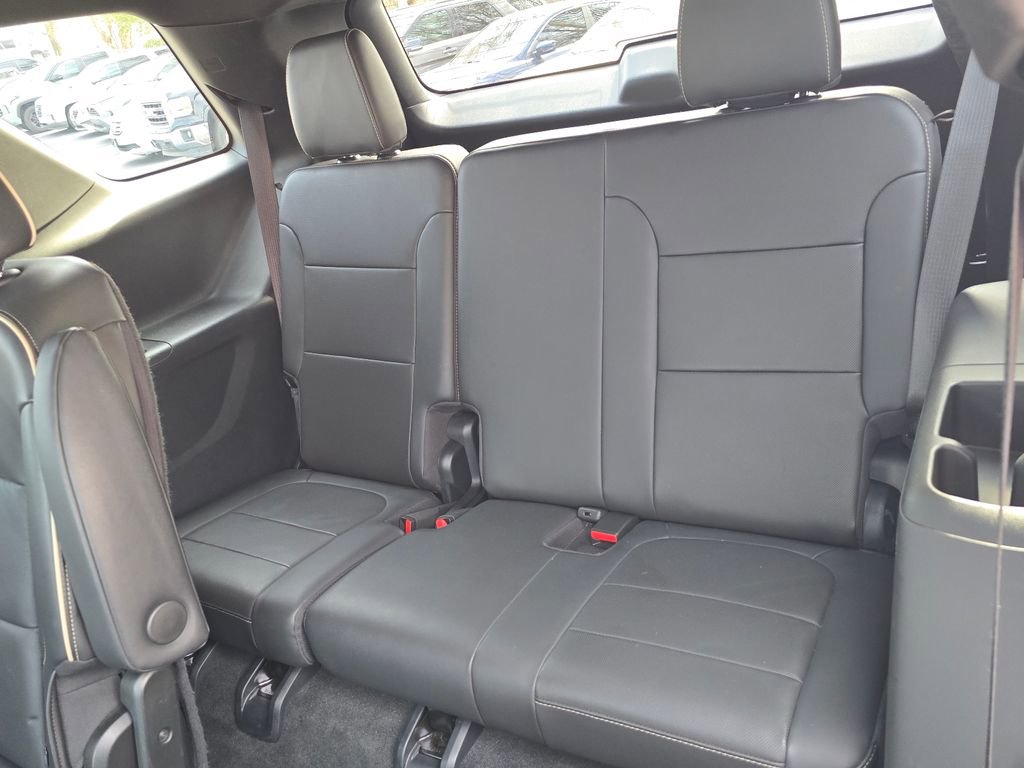 Used 2023 Chevrolet Traverse Premier w/ Redline Edition image 15