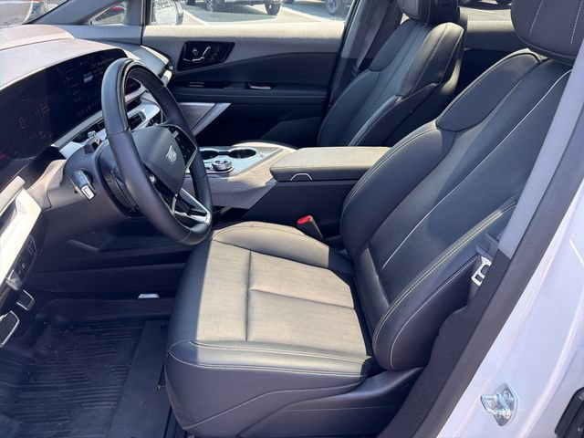 Certified 2025 Cadillac Optiq Luxury 2 w/ LPO, Floor Liner Package AWD/4WD image 10