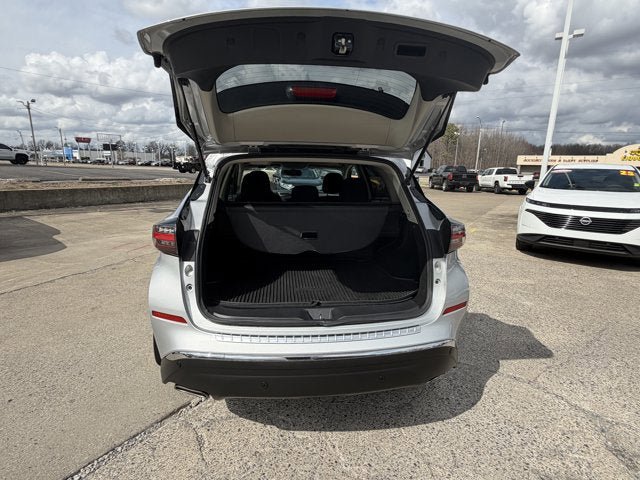Used 2019 Nissan Murano SV w/ Premium Package image 10