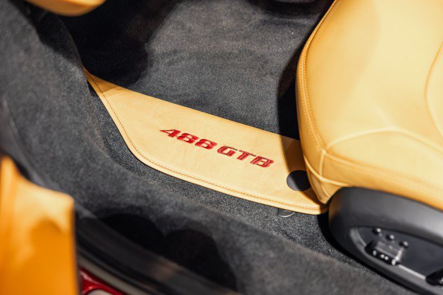 Used 2016 Ferrari 488 GTB RWD image 34