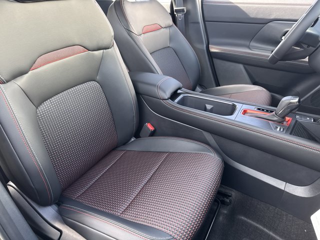 New 2025 Nissan Kicks SR image 25