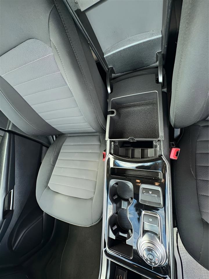 Used 2019 Ford Edge SE image 19