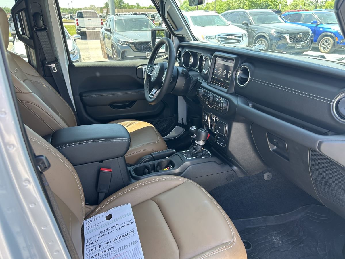 Used 2023 Jeep Wrangler Unlimited Sahara w/ Cold Weather Group AWD/4WD image 12