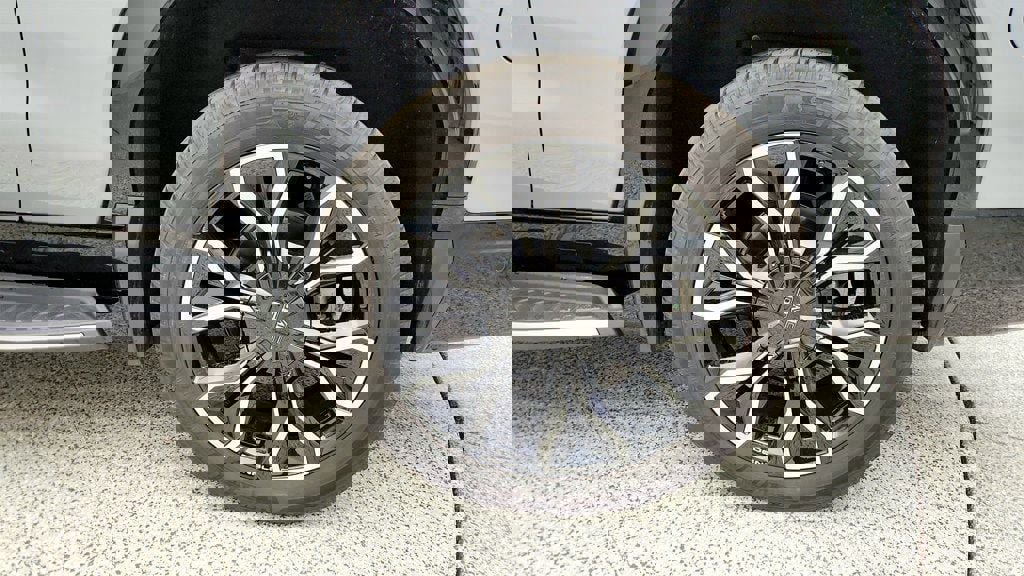 Used 2025 GMC Sierra EV Denali AWD/4WD image 9