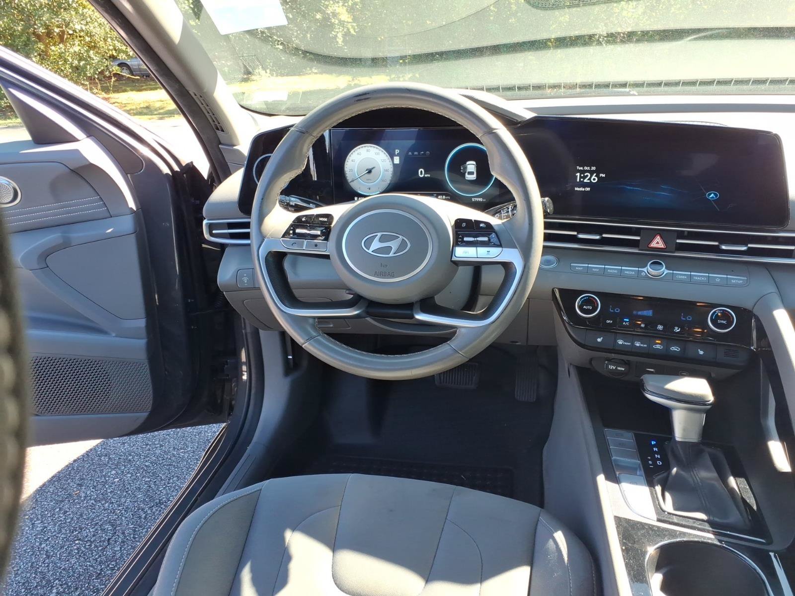 Used 2025 Hyundai Elantra SEL FWD image 12