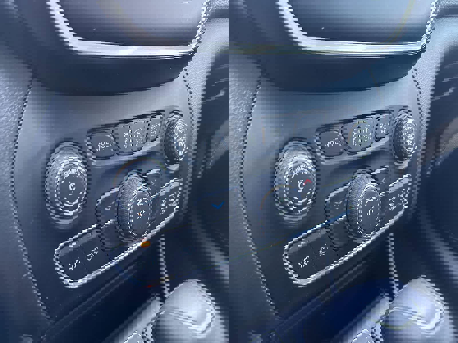 Used 2019 Jeep Cherokee Latitude Plus w/ Cold Weather Group image 23