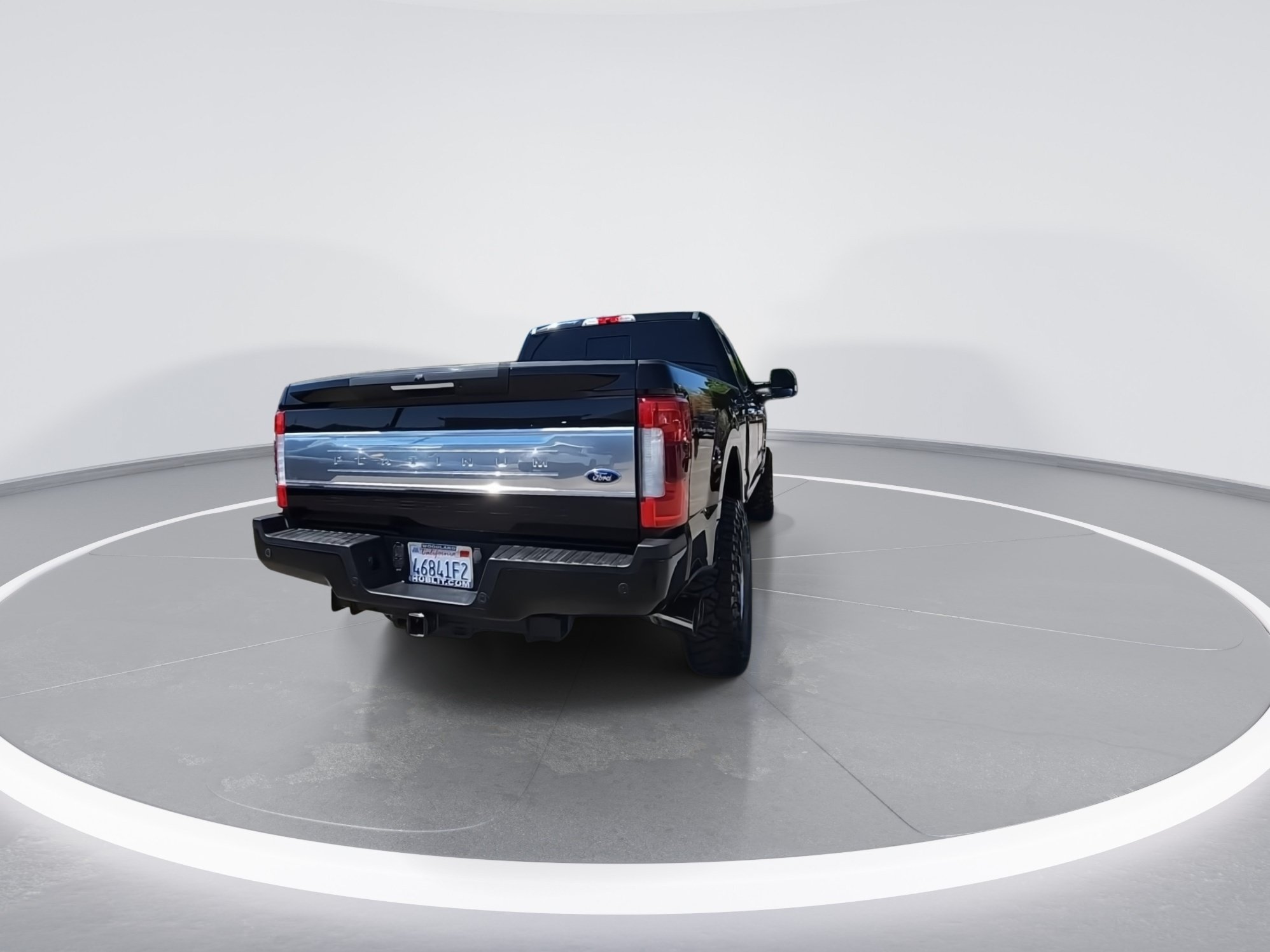 Used 2017 Ford F250 Platinum w/ Platinum Ultimate Package AWD/4WD image 4
