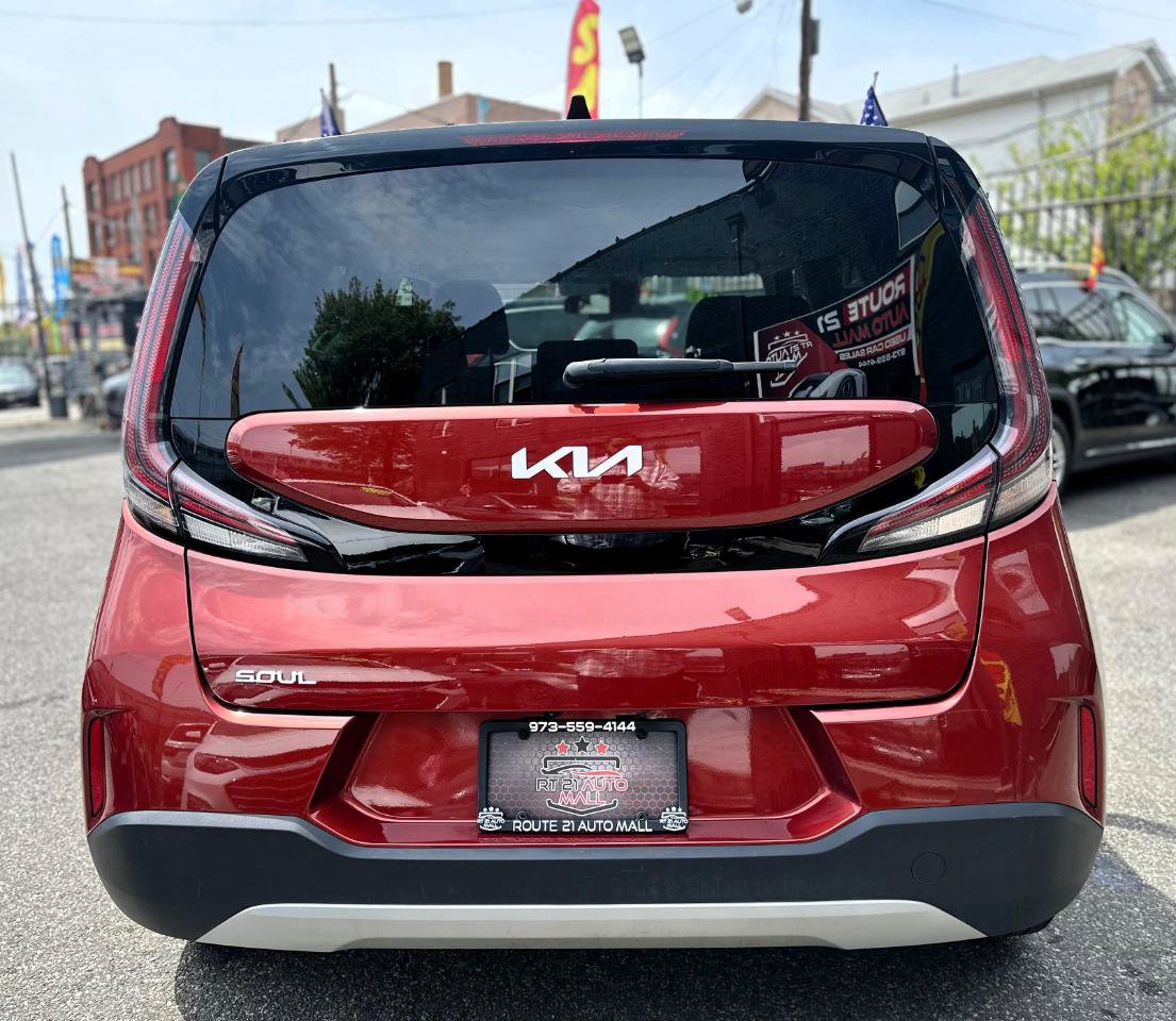 Used 2024 Kia Soul LX w/ Option Group 015 FWD image 5