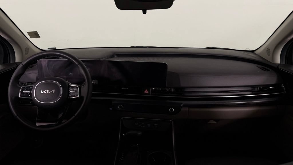 Used 2025 Kia Carnival FWD image 32