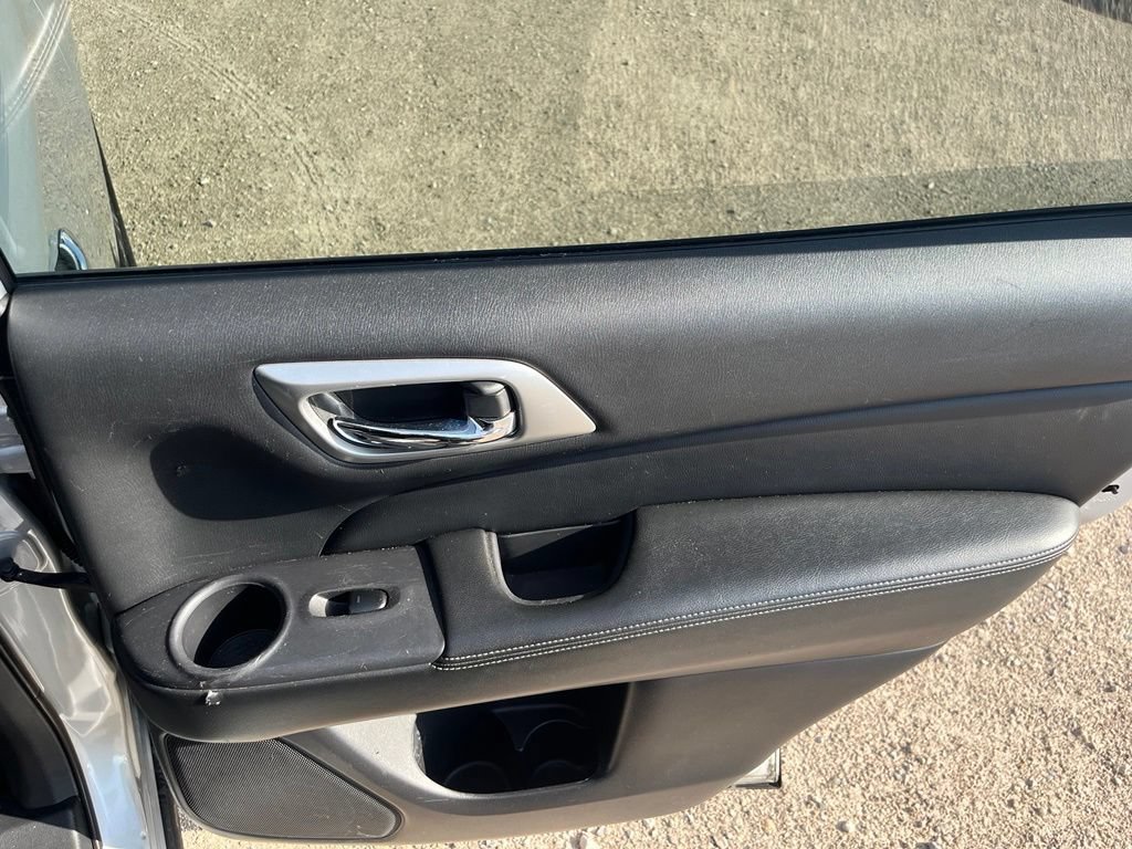 Used 2020 Nissan Pathfinder SL FWD image 29