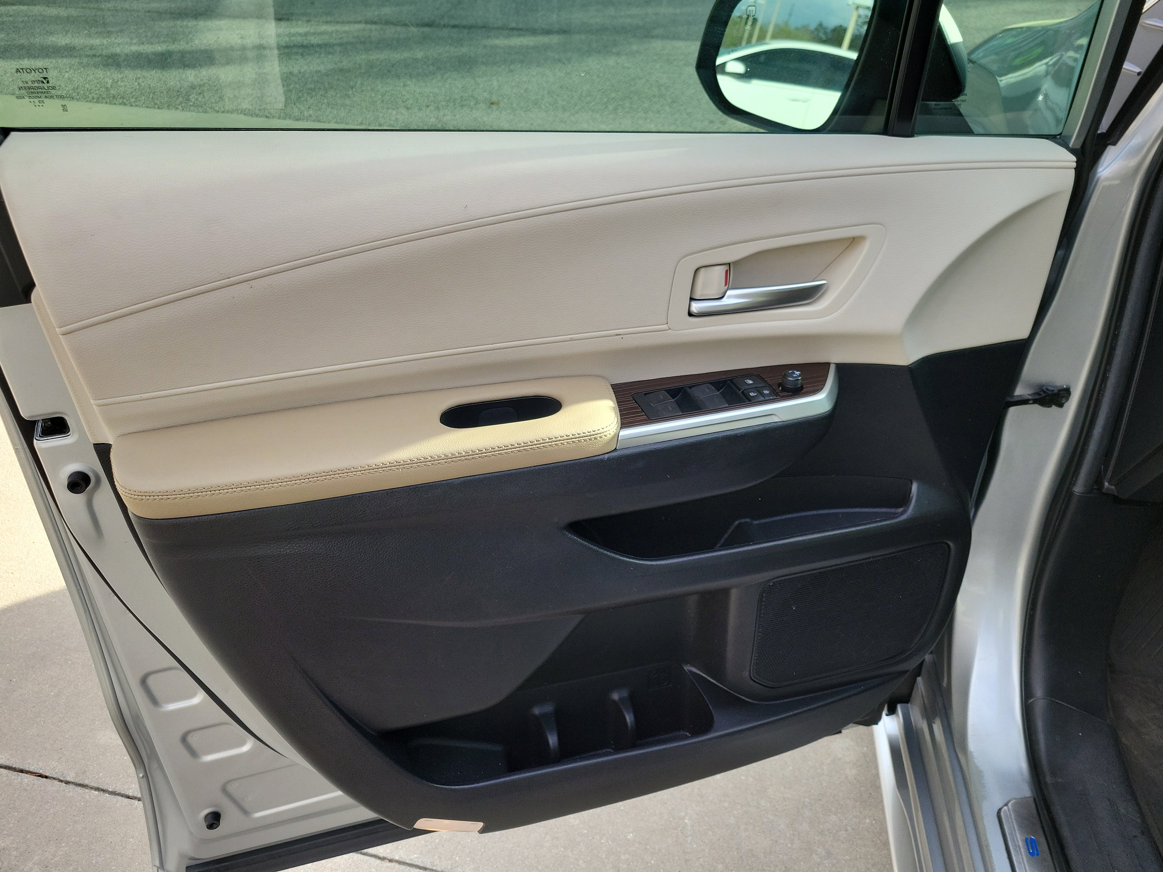 Certified 2024 Toyota Sienna XLE image 10