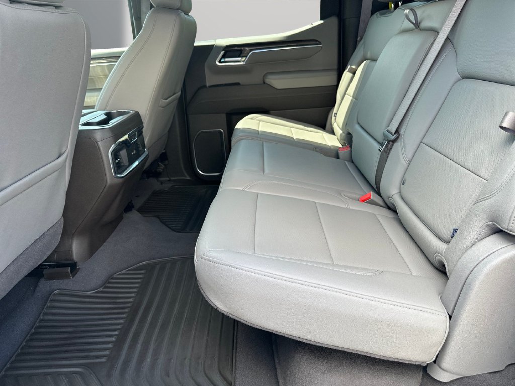 Used 2025 Chevrolet Silverado 1500 LTZ w/ LTZ Convenience Package II AWD/4WD image 18