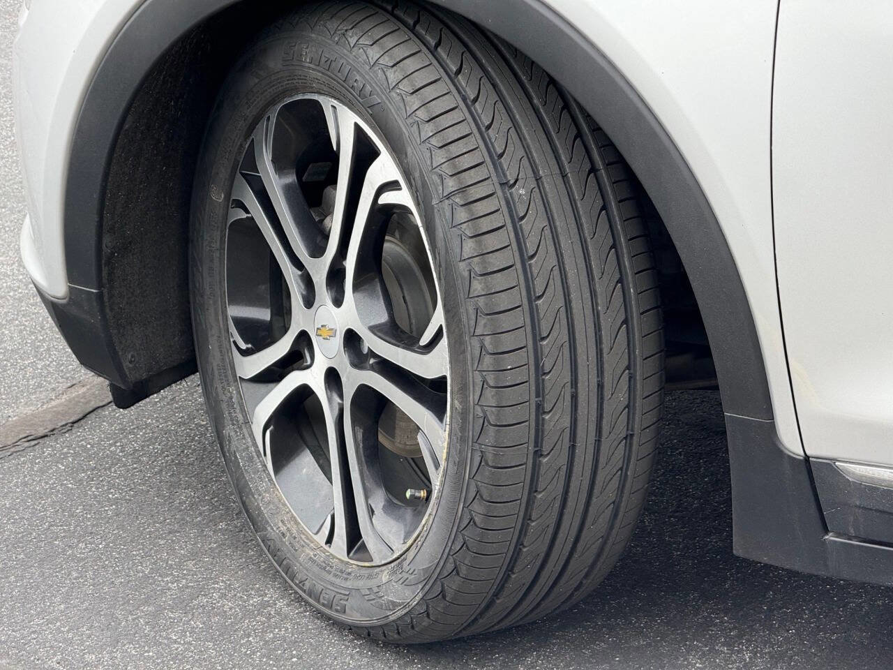 Used 2021 Chevrolet Bolt Premier w/ Infotainment Package image 15