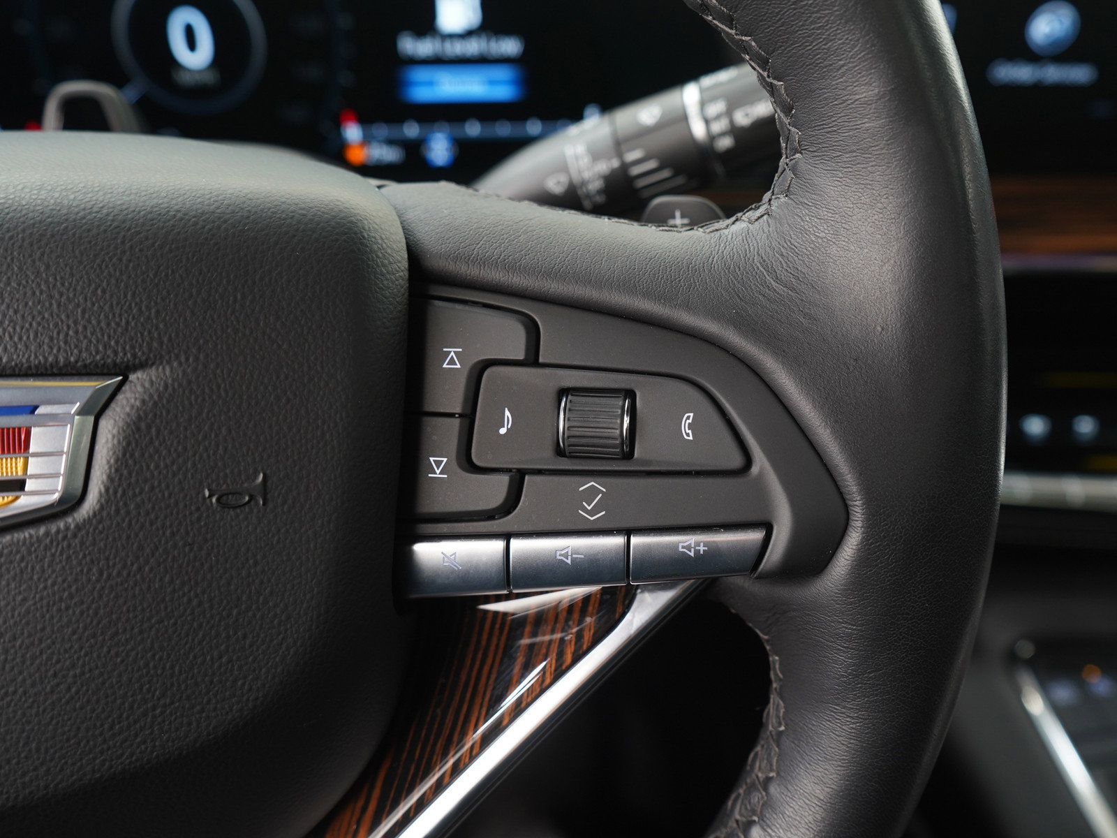 Used 2024 Cadillac Escalade Premium Luxury w/ Performance Package image 27