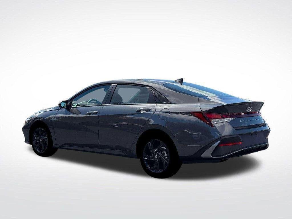 New 2026 Hyundai Elantra Sport FWD image 4