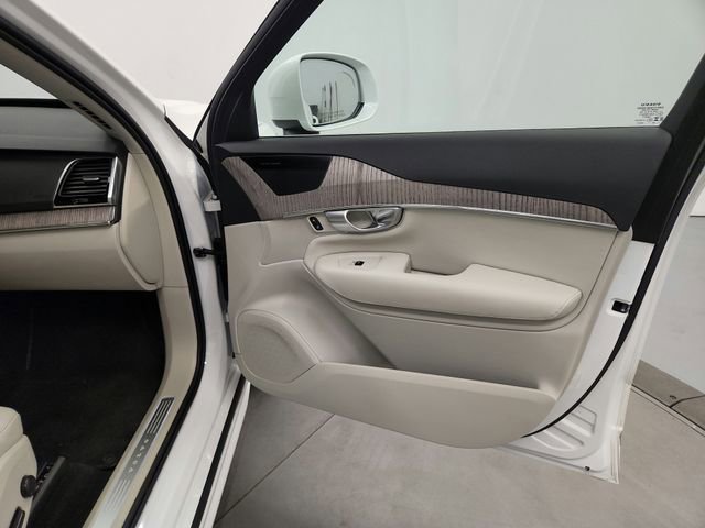 Used 2024 Volvo XC90 B6 Plus image 40