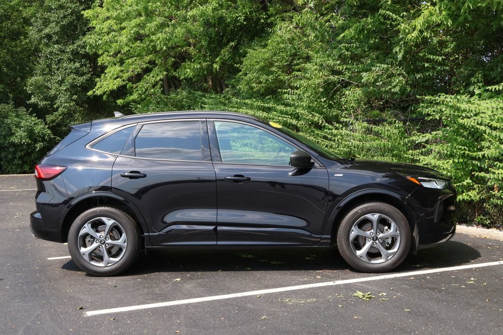 Used 2024 Ford Escape ST-Line w/ Tech Pack #1 AWD/4WD image 11