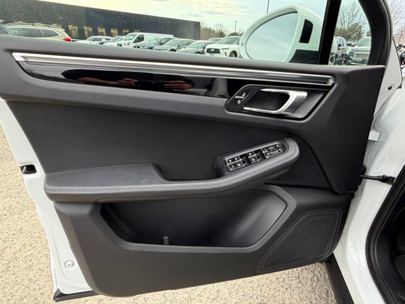 Used 2021 Porsche Macan AWD/4WD image 21
