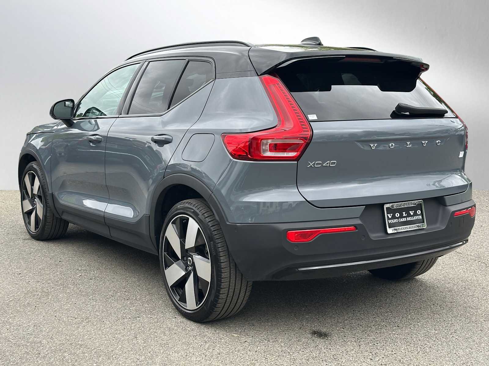 Used 2023 Volvo XC40 Recharge Plus w/ Protection Package Premier AWD/4WD image 6