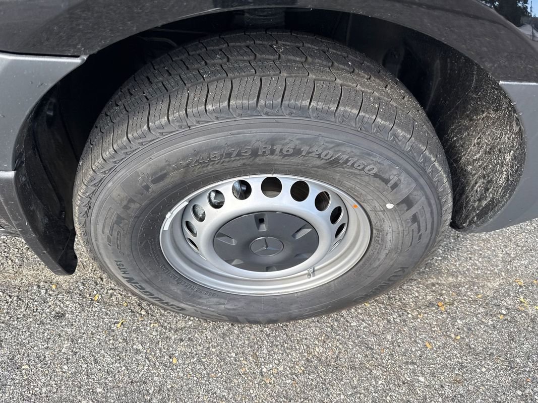 Used 2025 Mercedes-Benz Sprinter 2500 image 34