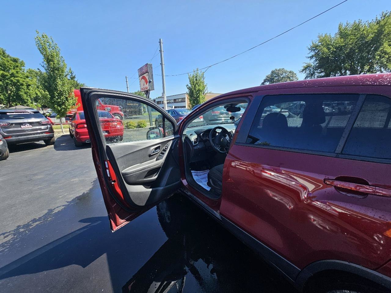 Used 2022 Chevrolet Trax LS w/ Tint and Cruise Package AWD/4WD image 18