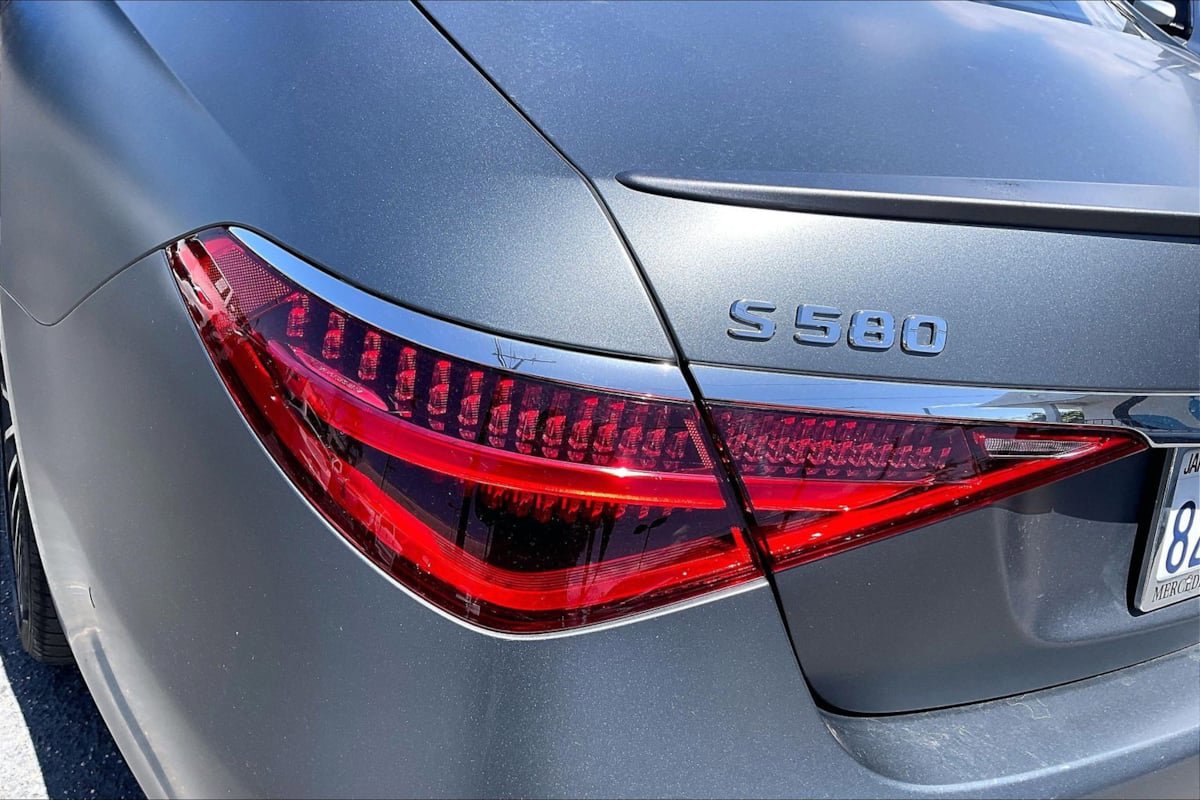 Used 2022 Mercedes-Benz S 580 4MATIC Sedan w/ AMG Line Package image 30