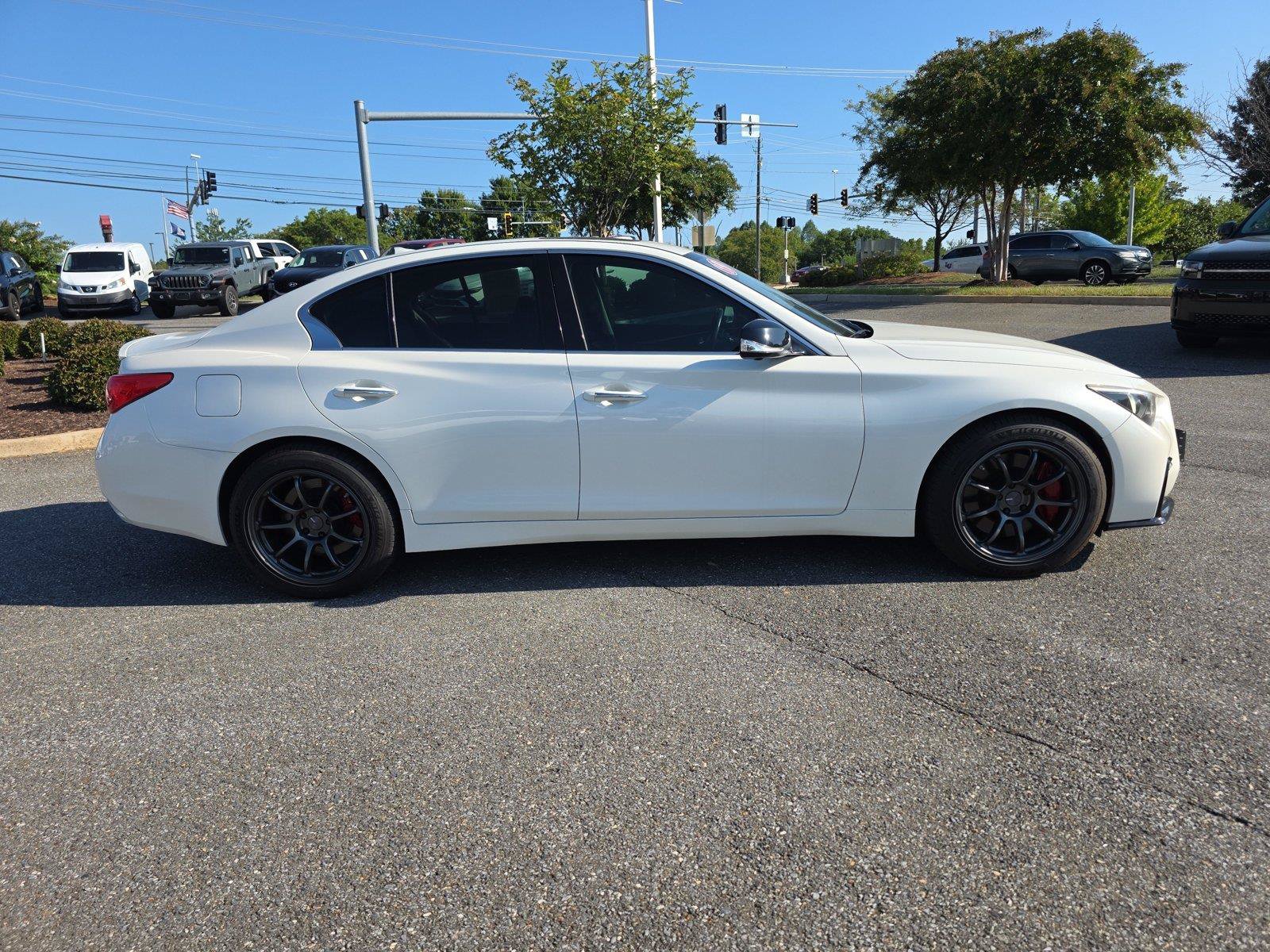 Used 2017 INFINITI Q50 Red Sport 400 AWD/4WD image 8