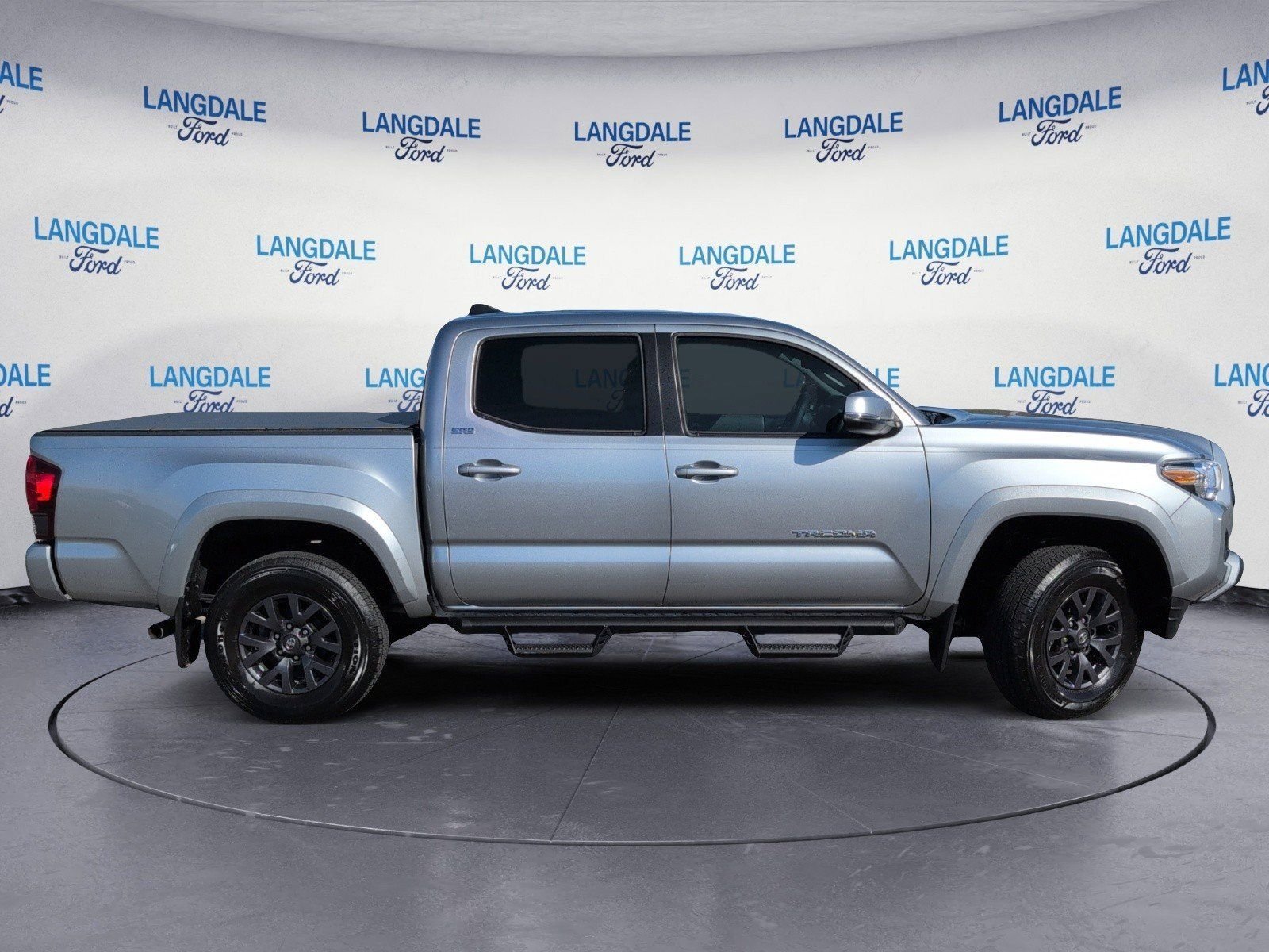 Used 2023 Toyota Tacoma SR5 AWD/4WD image 3
