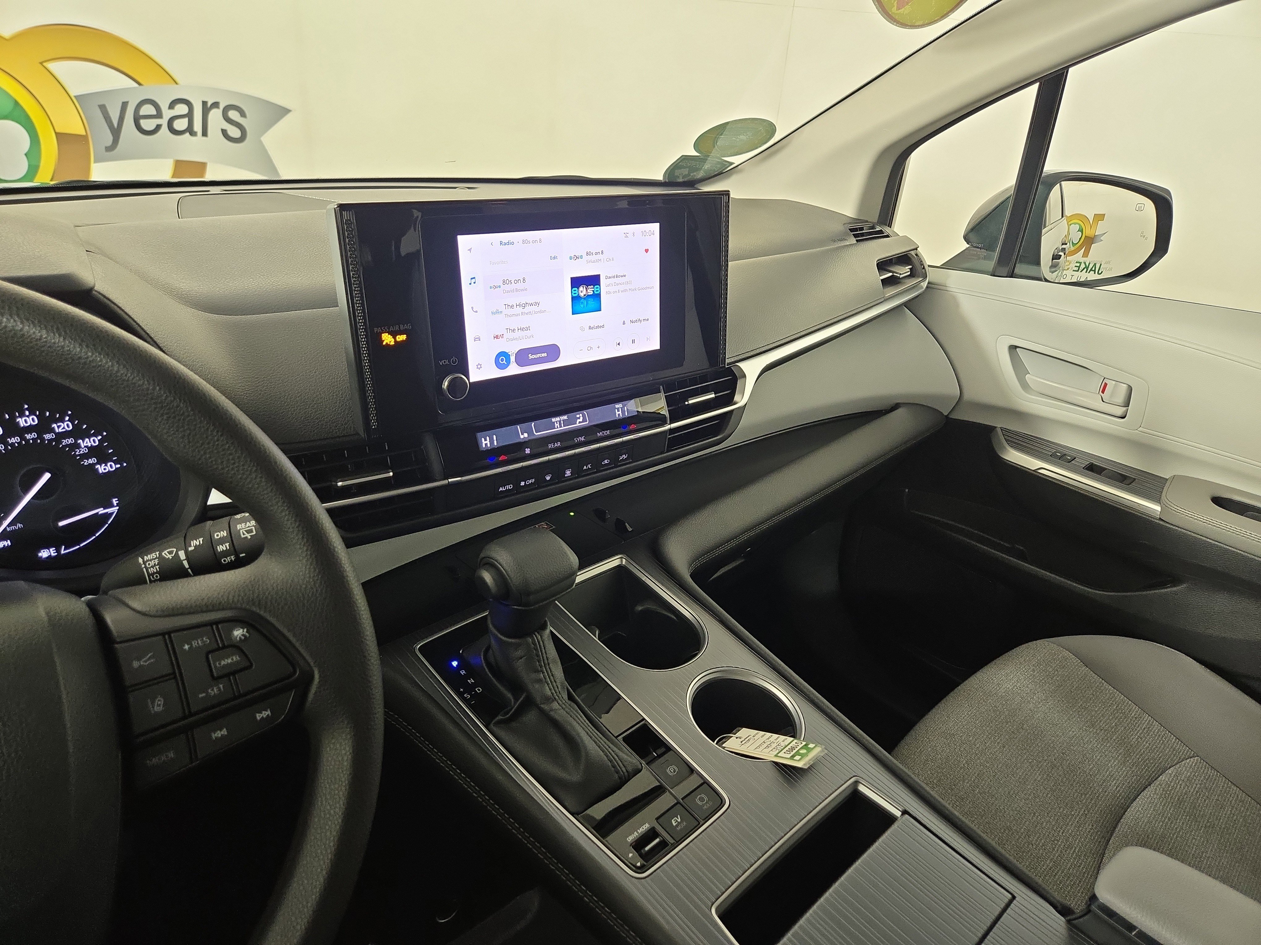 Used 2025 Toyota Sienna LE image 24