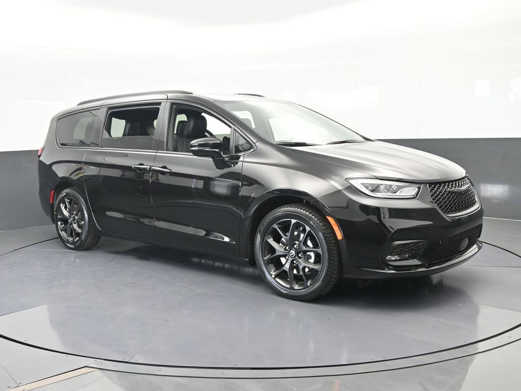 New 2026 Chrysler Pacifica Select w/ S Appearance Package FWD image 8