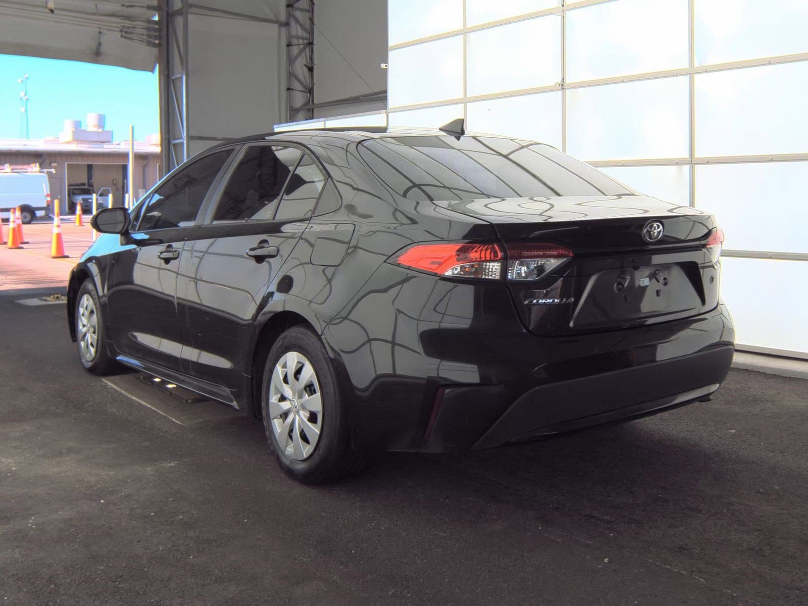 Used 2022 Toyota Corolla L FWD image 8
