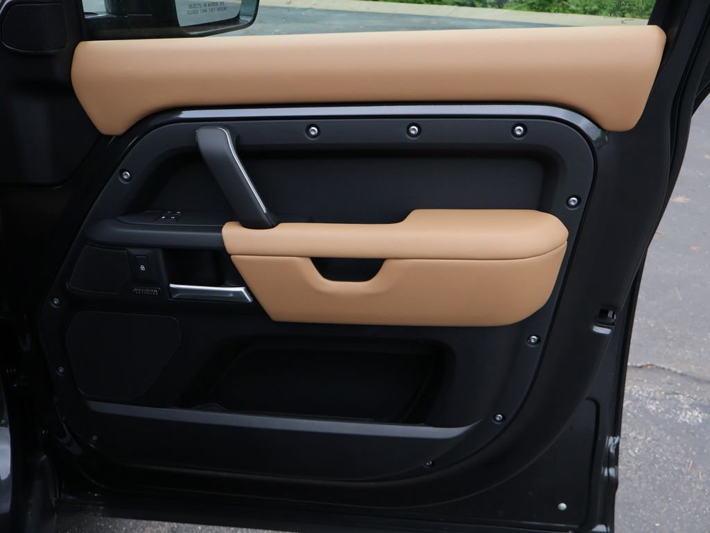 New 2026 Land Rover Defender 130 X-Dynamic SE AWD/4WD image 11