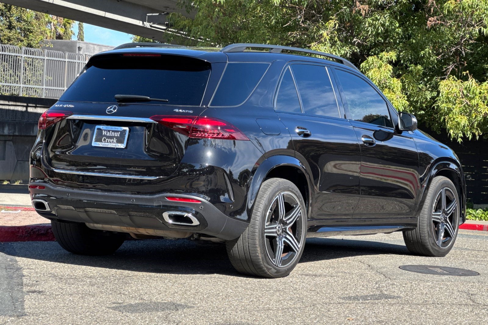 Used 2024 Mercedes-Benz GLE 450e 4MATIC image 7