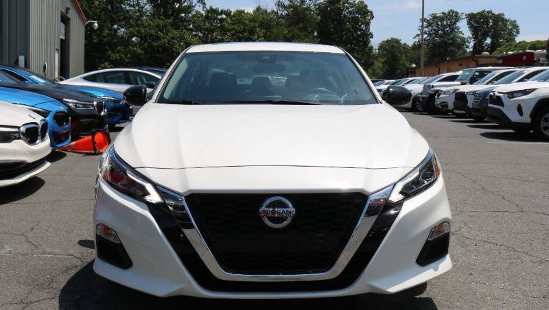 Used 2020 Nissan Altima 2.5 SR w/ Premium Package FWD image 2