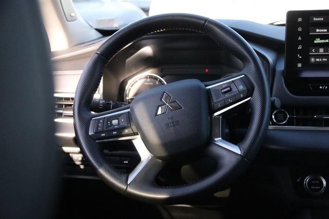Used 2025 Mitsubishi Outlander SEL AWD/4WD image 28
