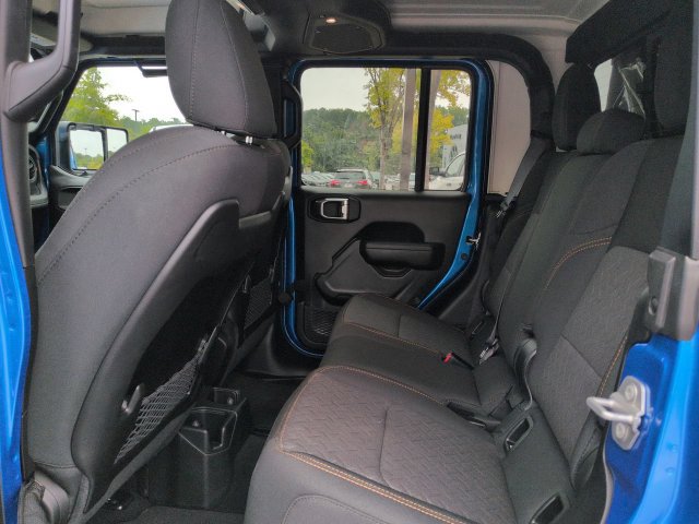 Used 2024 Jeep Gladiator Mojave w/ Technology Group AWD/4WD image 14