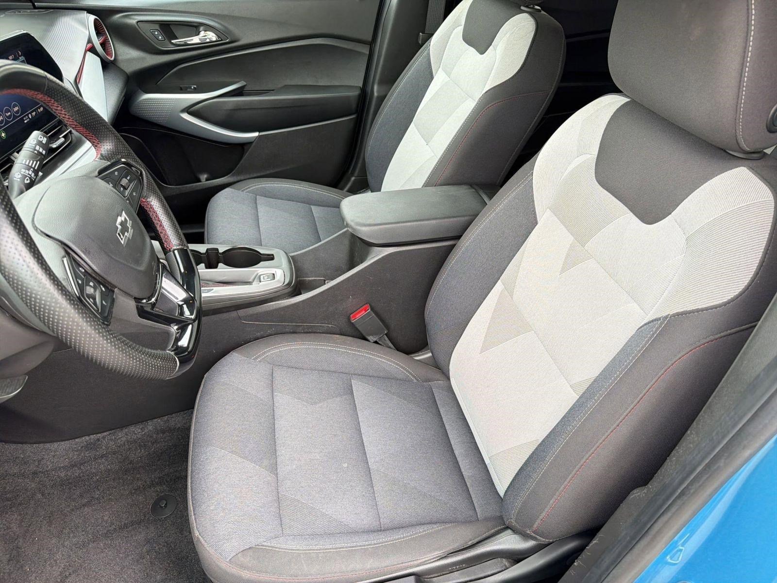 Certified 2025 Chevrolet Trax RS w/ Driver Confidence Package FWD image 5
