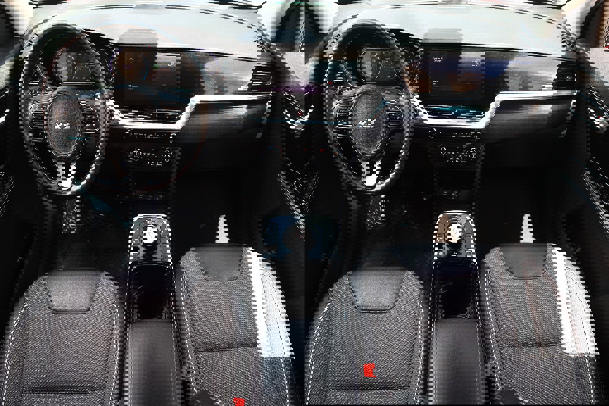 Used 2022 Kia Niro EX FWD image 2