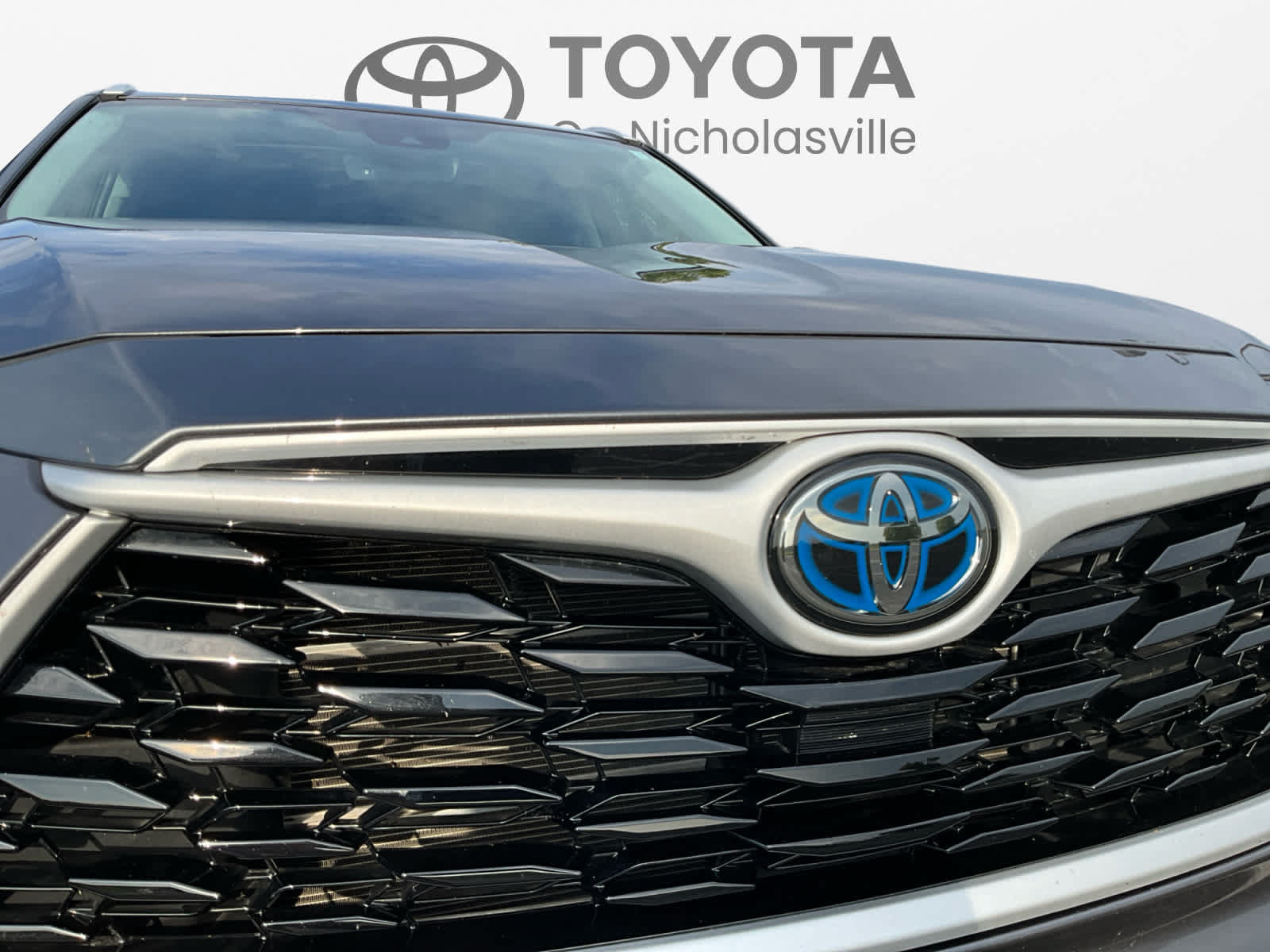 Used 2024 Toyota Highlander XLE AWD/4WD image 9