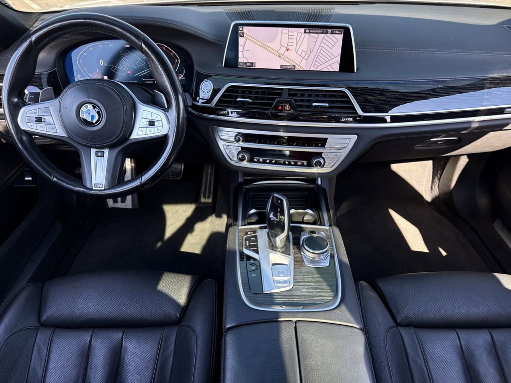 Used 2022 BMW 740i w/ M Sport Package RWD image 4
