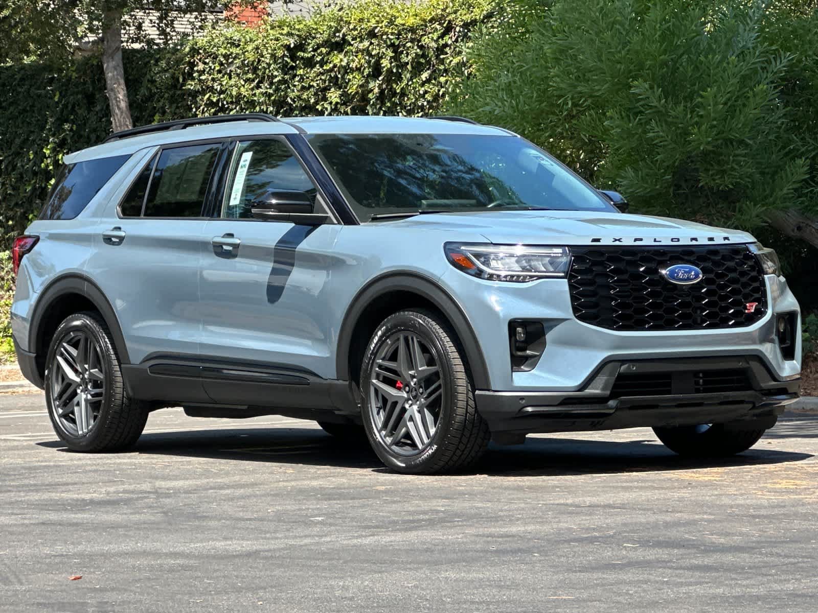 Certified 2025 Ford Explorer ST RWD image 9