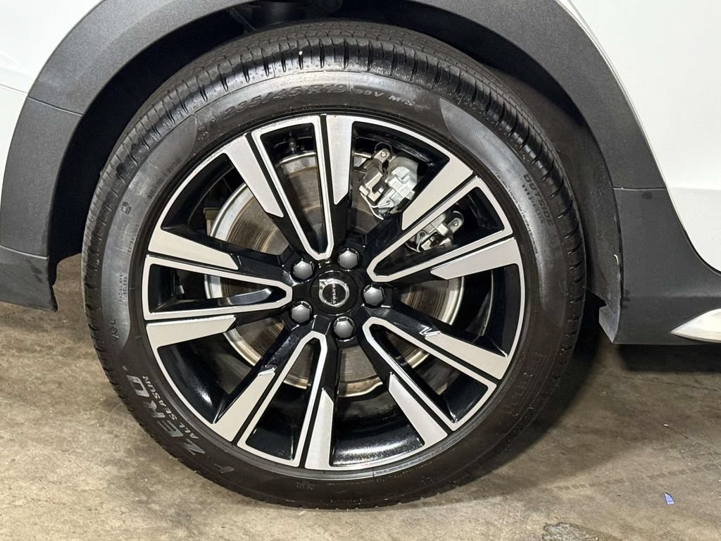 Used 2025 Volvo V60 B5 Cross Country Ultra AWD/4WD image 13