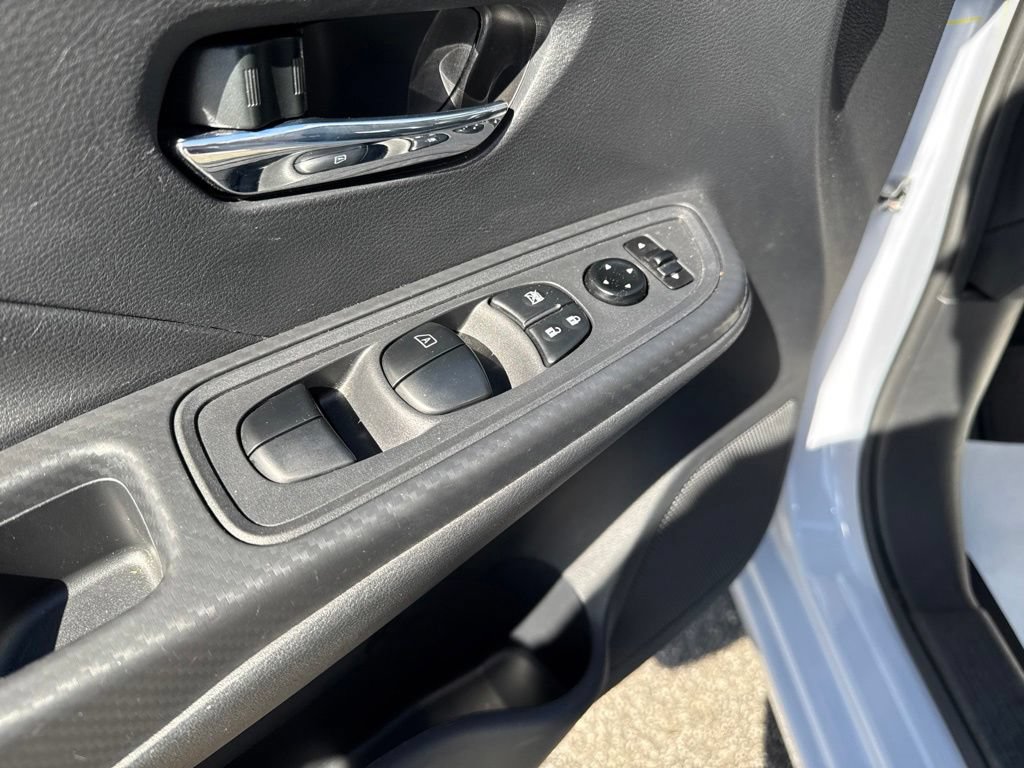 Used 2025 Nissan Versa SV FWD image 34