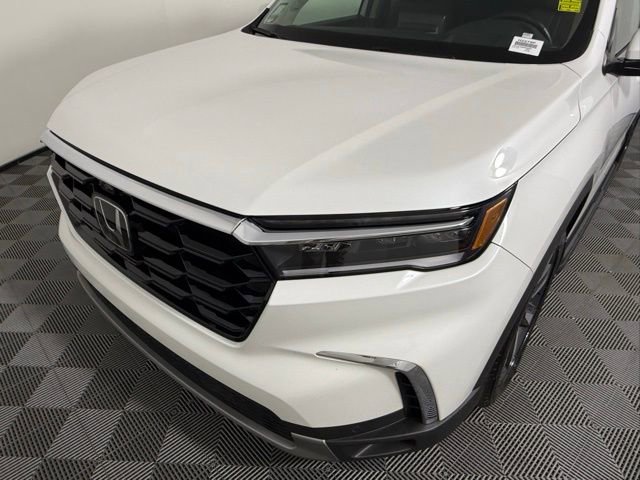 Used 2025 Honda Pilot Elite image 11