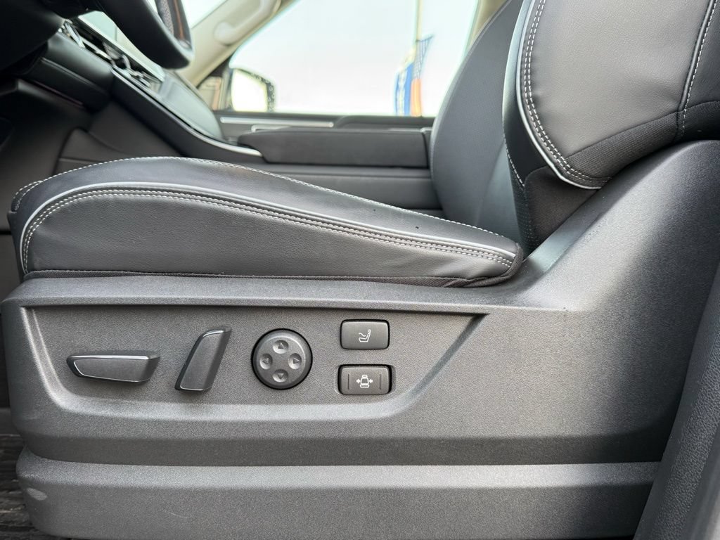 Used 2025 INFINITI QX80 Sensory AWD/4WD image 11
