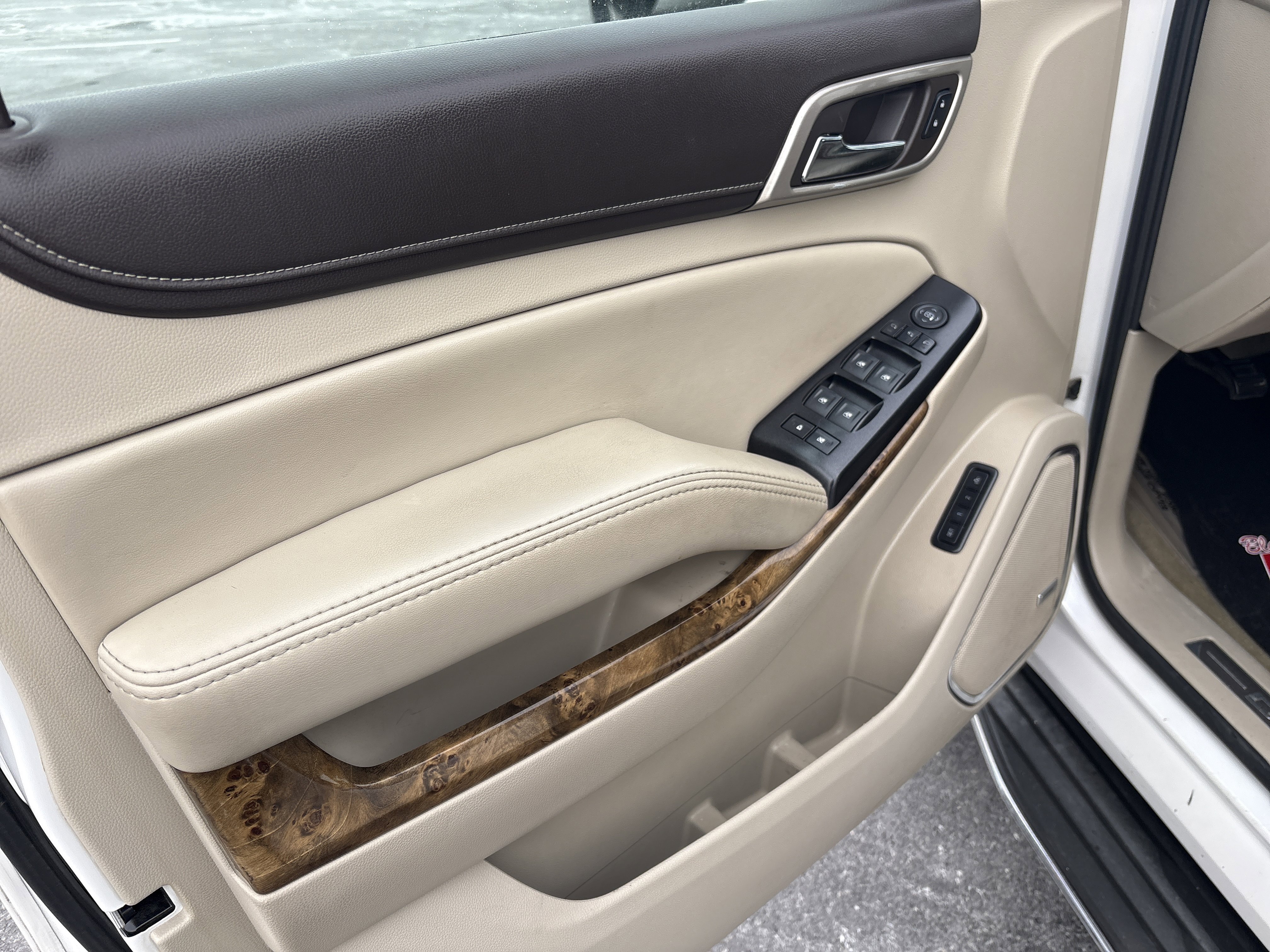 Used 2016 GMC Yukon Denali w/ Open Road Package image 18