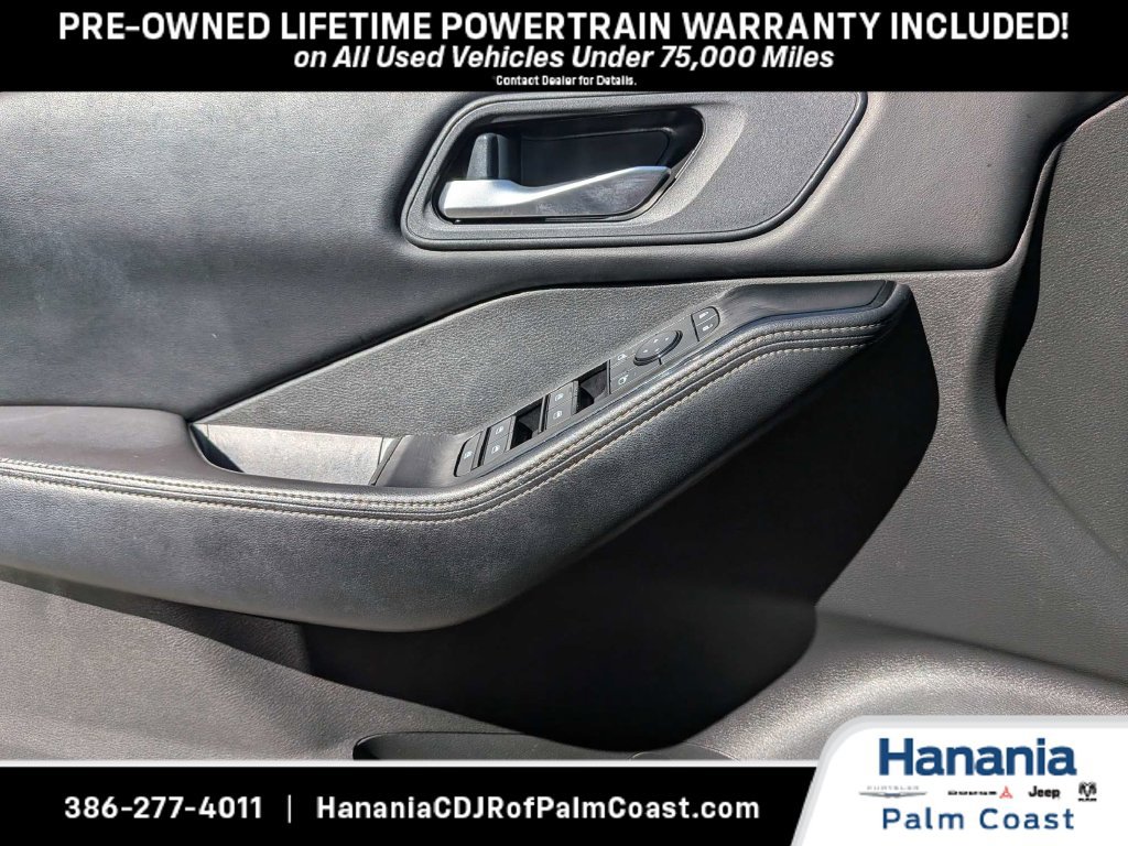 Used 2025 Nissan Rogue SV FWD image 25