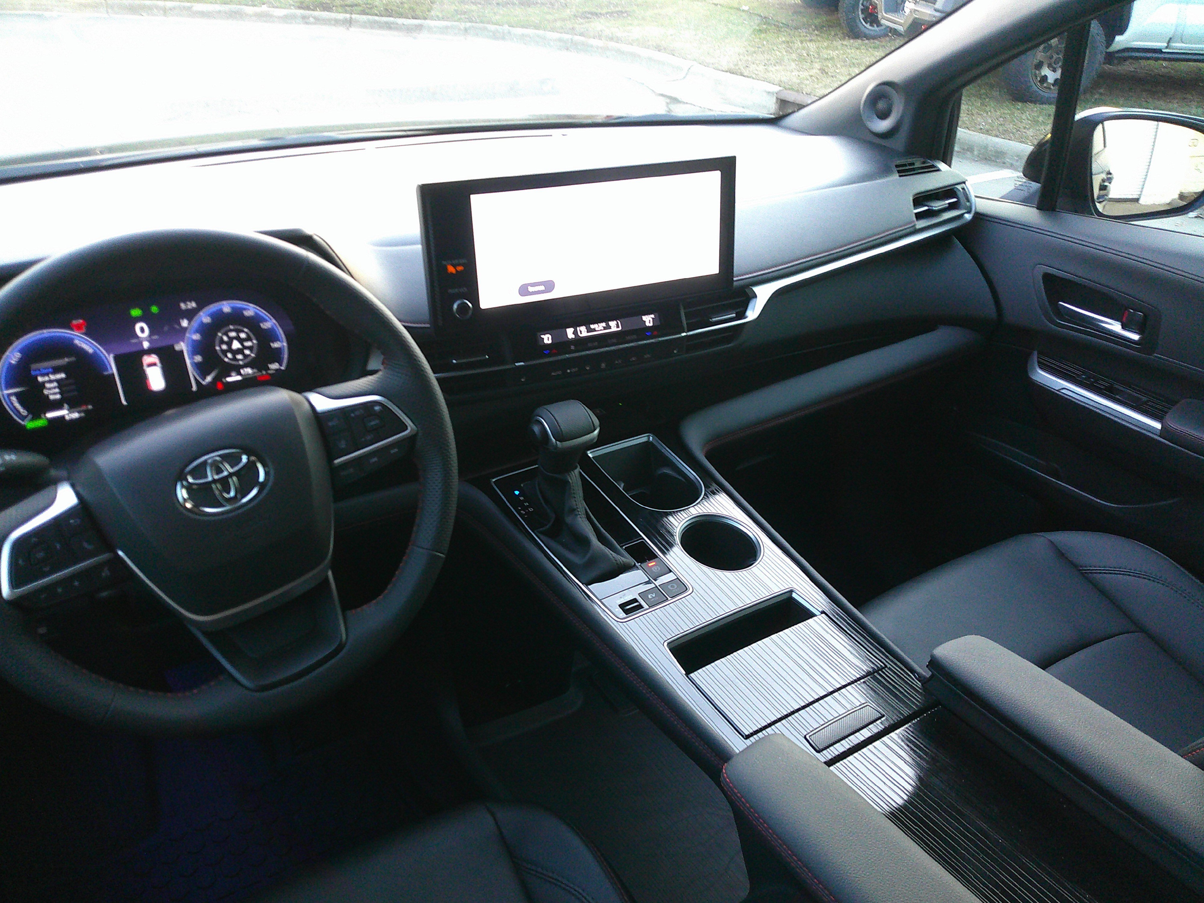 Used 2025 Toyota Sienna XSE w/ XSE Plus Package image 33