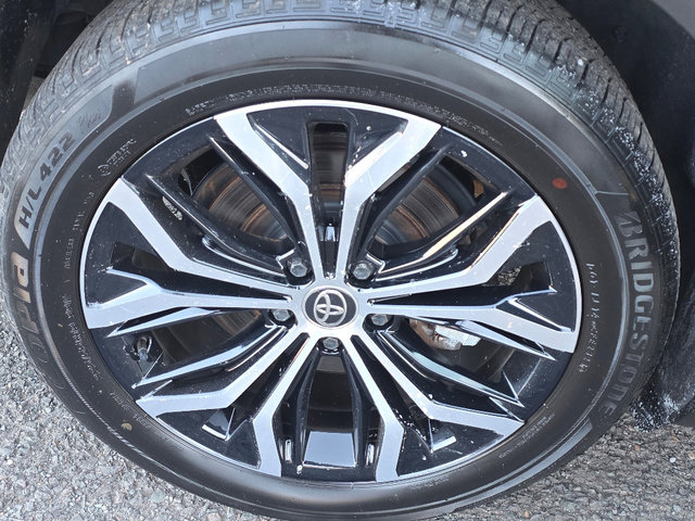 Used 2023 Toyota Crown XLE image 24