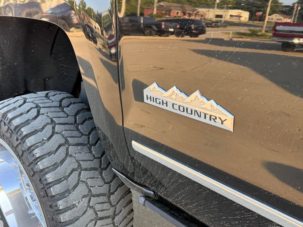 Used 2018 Chevrolet Silverado 2500 High Country w/ Duramax Plus Package AWD/4WD image 11